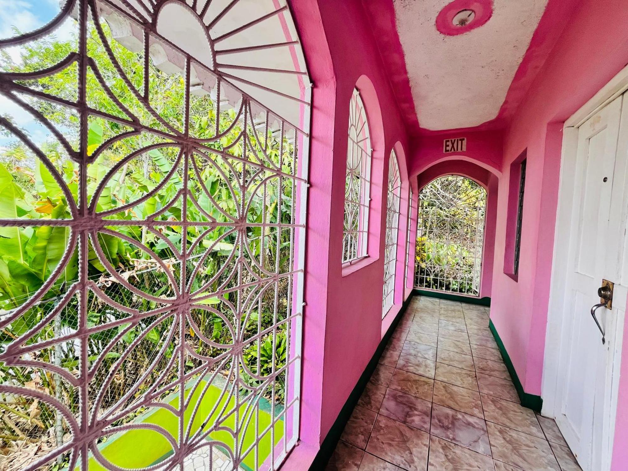 Nine Miles Cultural Hangouts And Tours Stepney Buitenkant foto